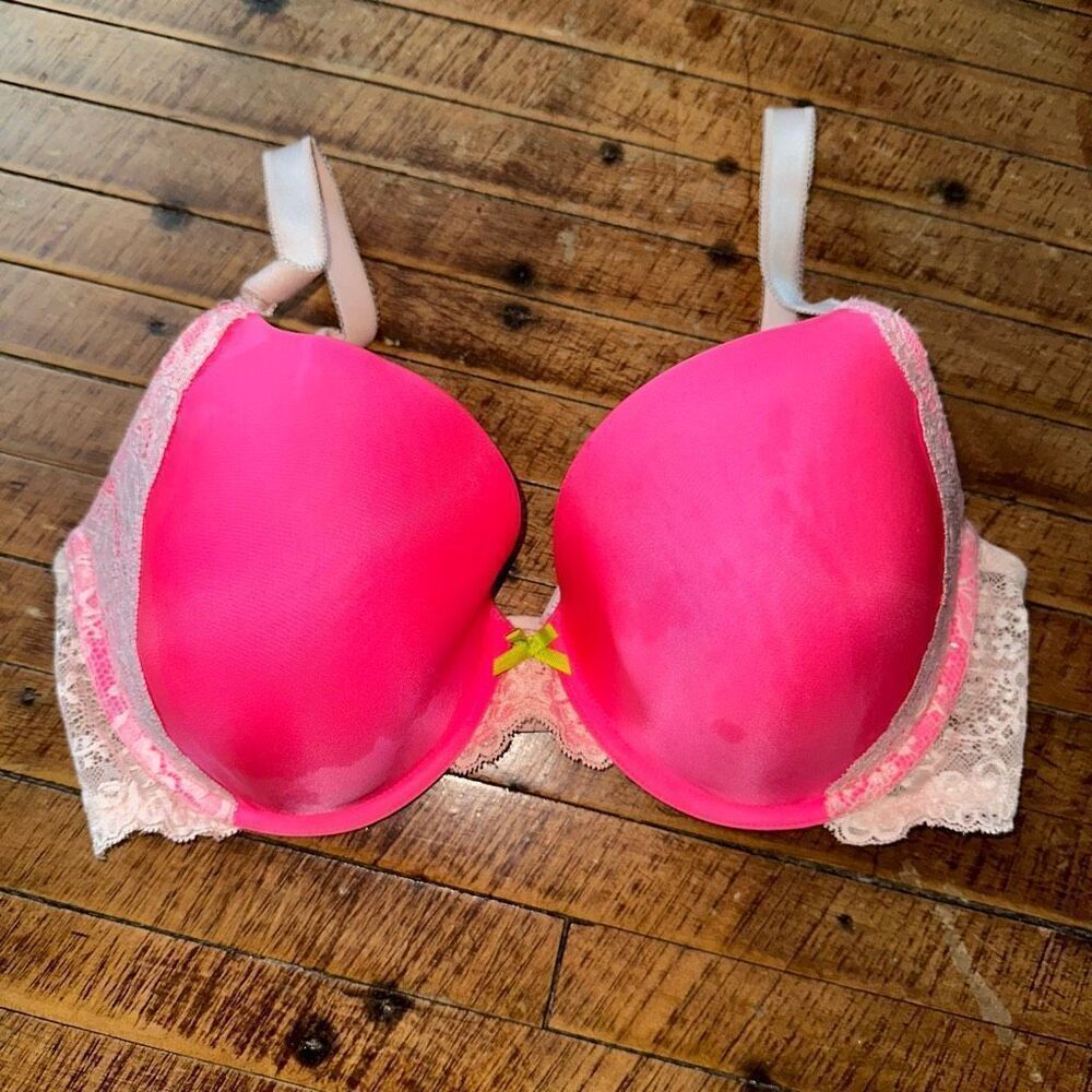 Victoriaโs Secret hot pink laceโ36DD Dream Angels perfect coverage bra